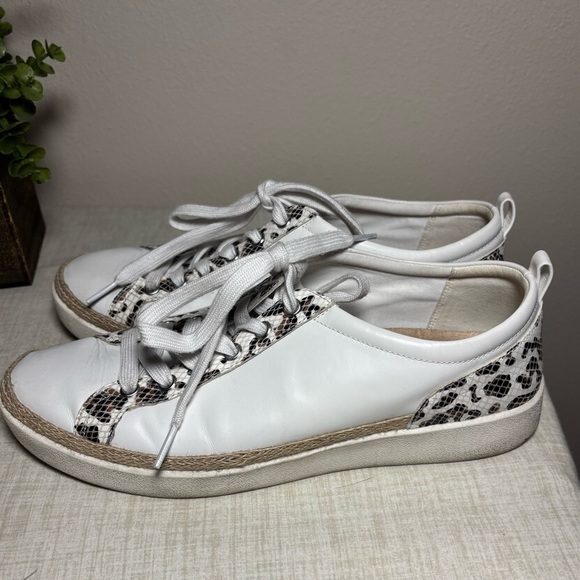 Vionic Womens Leyo White Leather Trim Casual and Fashion Sneakers Shoes New - Picture 2 of 7